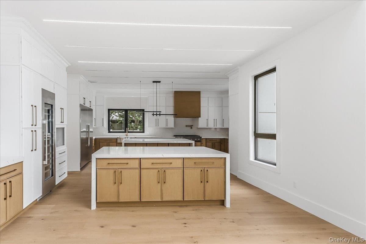 1080 Westminster Avenue thumbnail 11