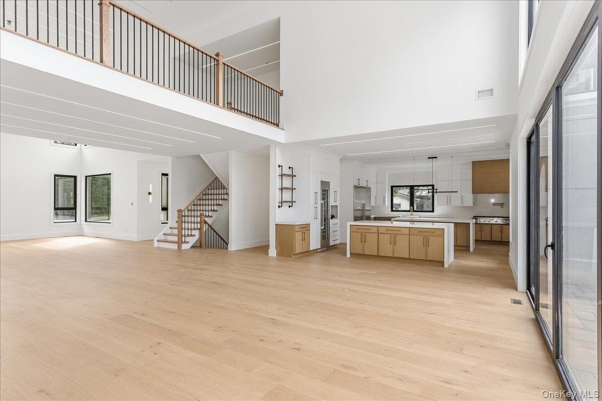 1080 Westminster Avenue thumbnail 18