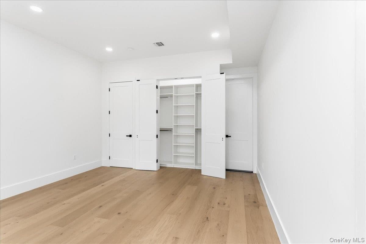 1080 Westminster Avenue thumbnail 41