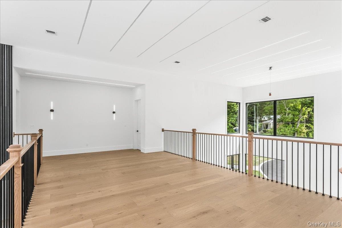 1080 Westminster Avenue thumbnail 45