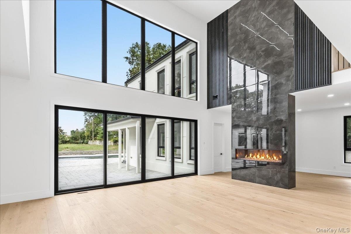 1080 Westminster Avenue thumbnail 9