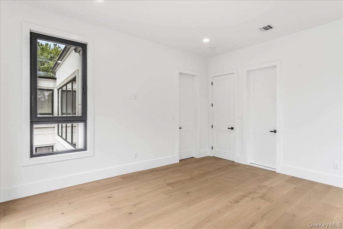 1080 Westminster Avenue thumbnail 35