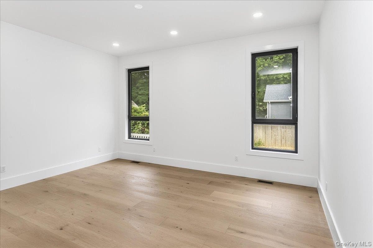 1080 Westminster Avenue thumbnail 16