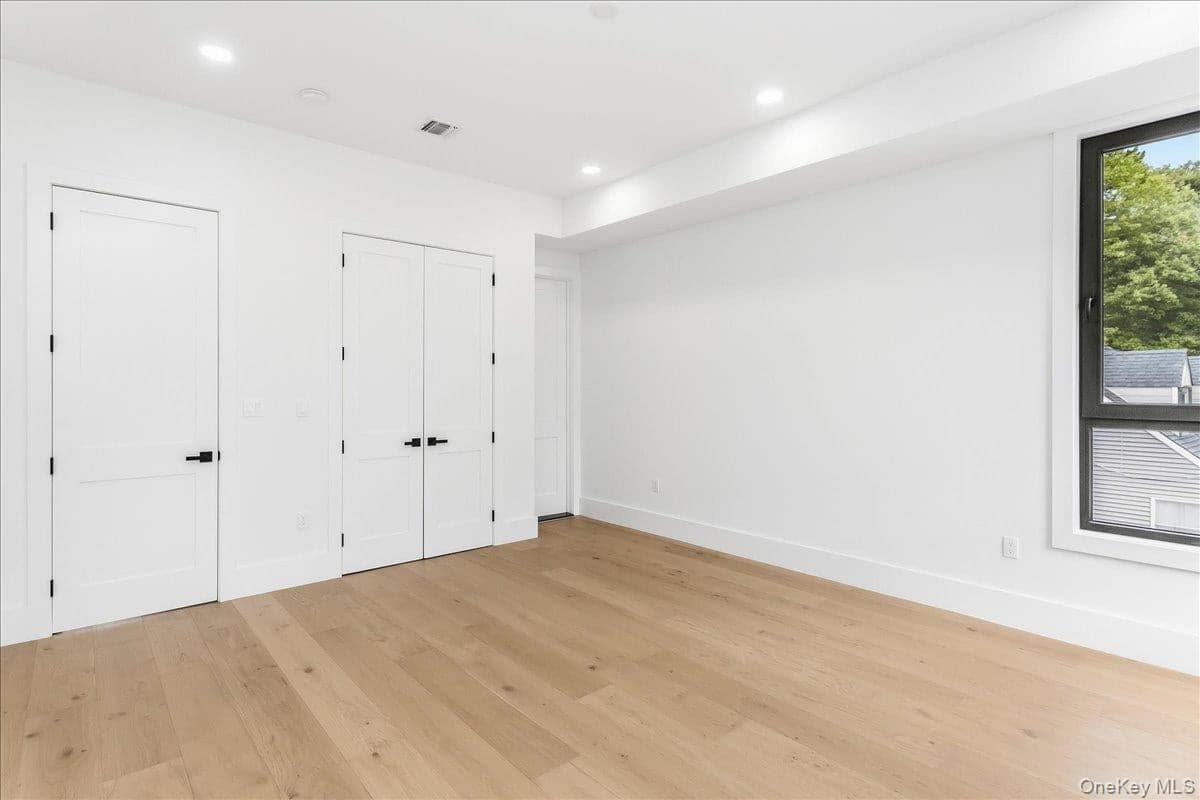 1080 Westminster Avenue thumbnail 42