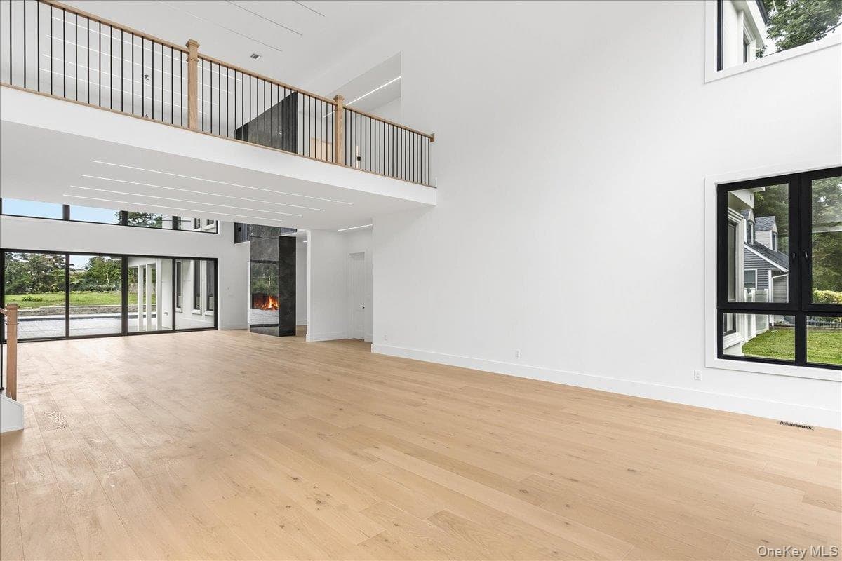 1080 Westminster Avenue thumbnail 7