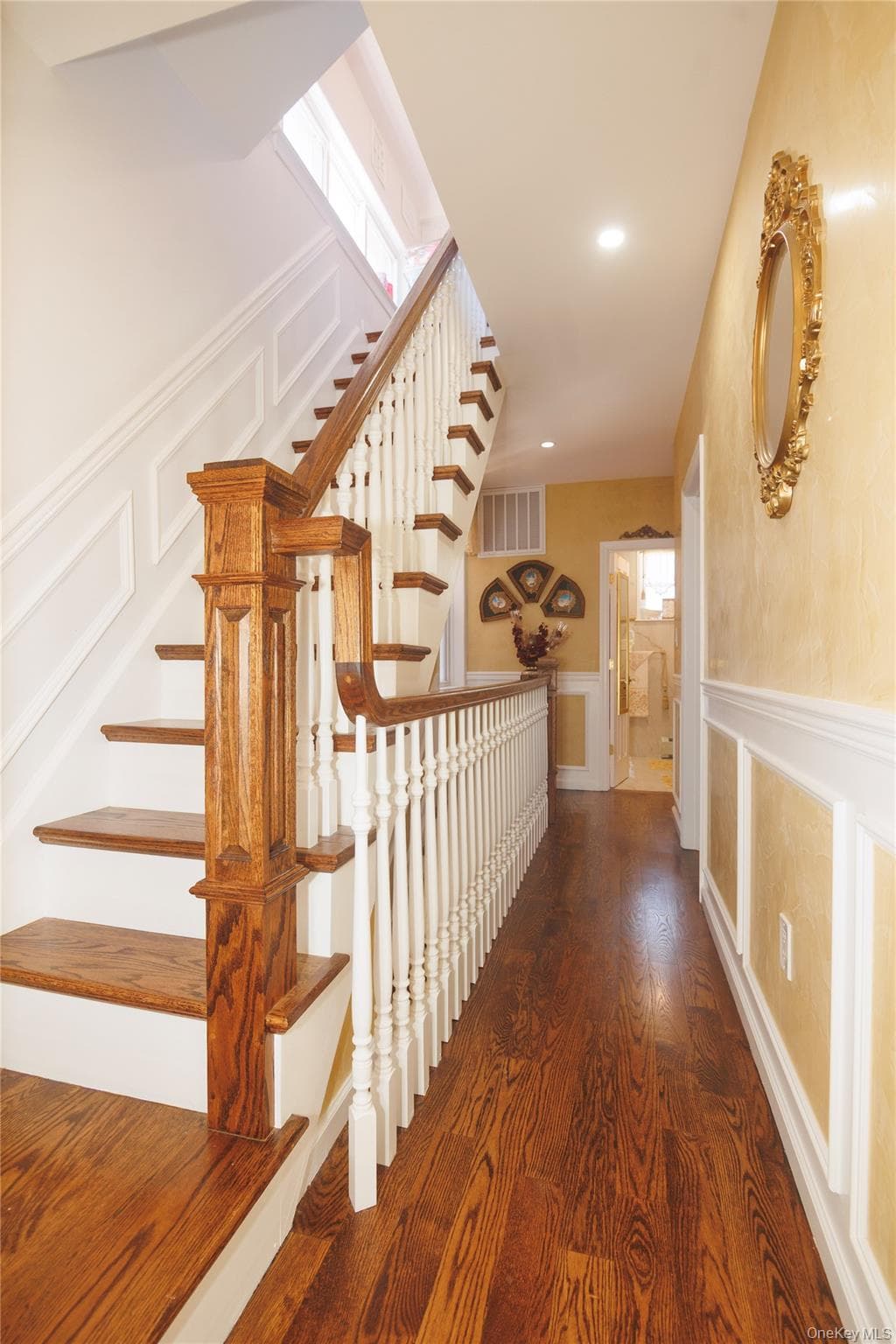 1715 Hering Avenue thumbnail 18