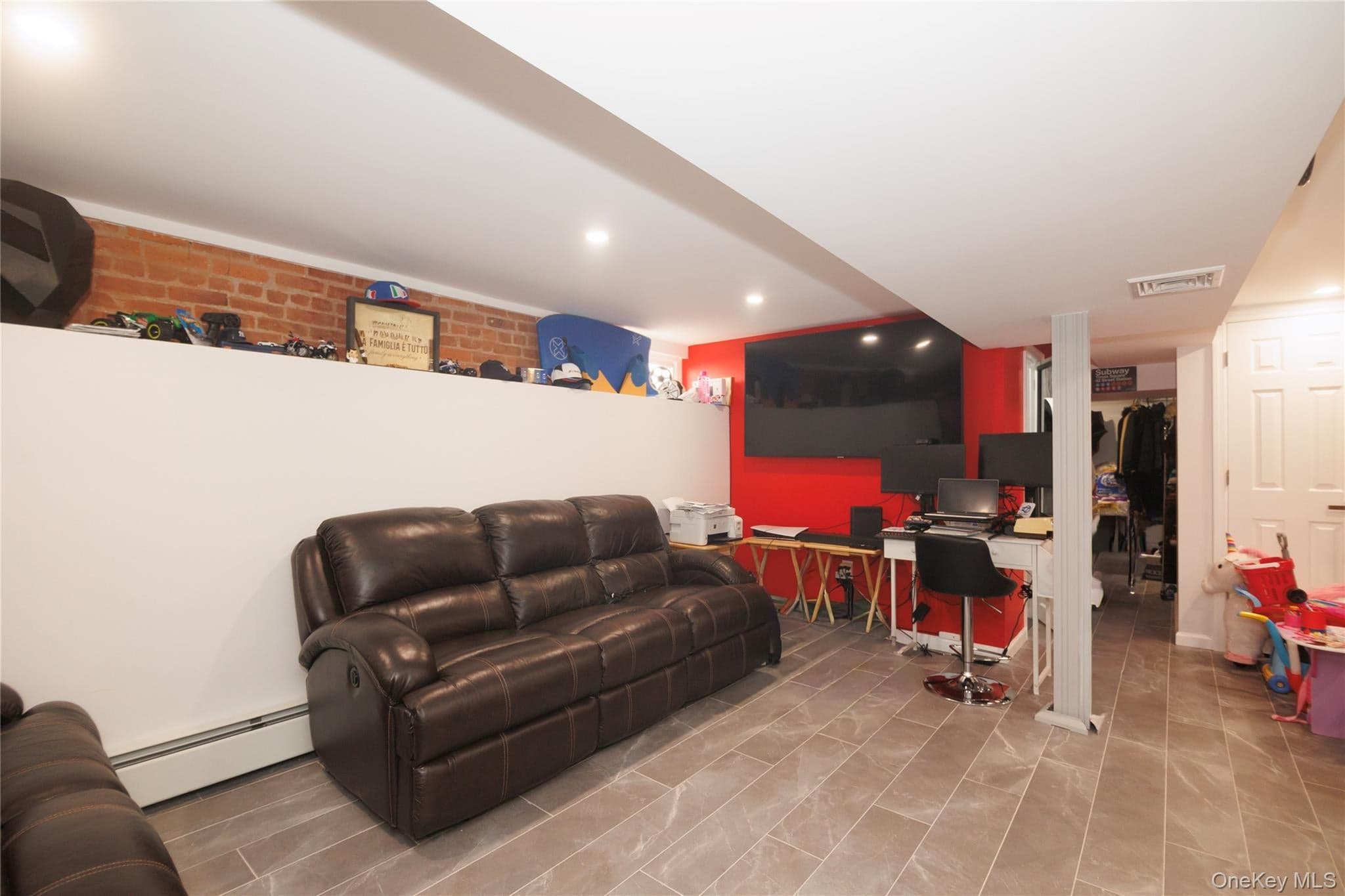 1715 Hering Avenue thumbnail 22