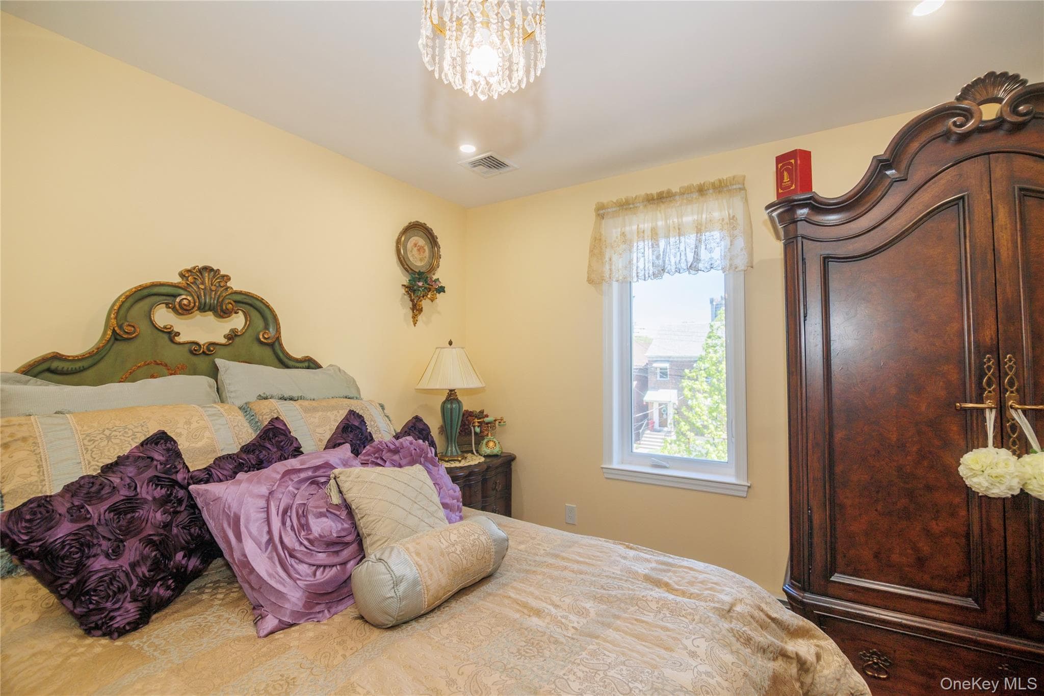 1715 Hering Avenue thumbnail 13
