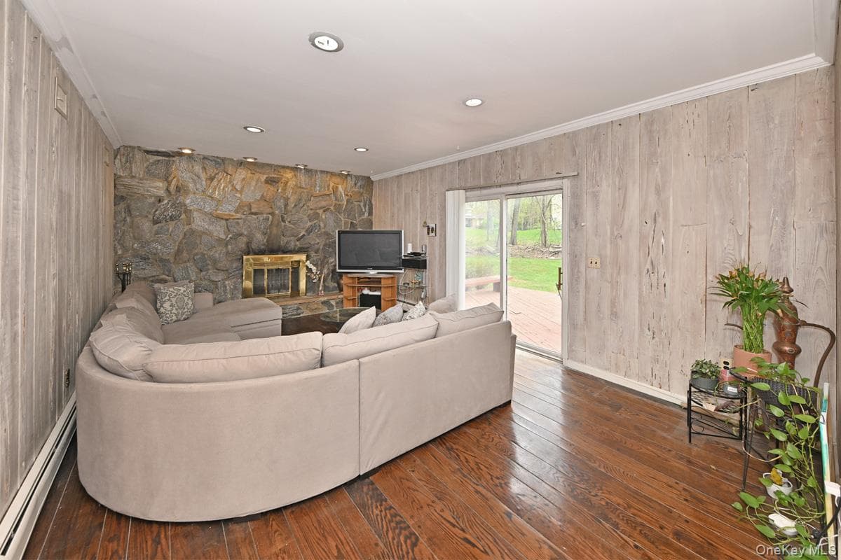 19 Sterling Road thumbnail 8