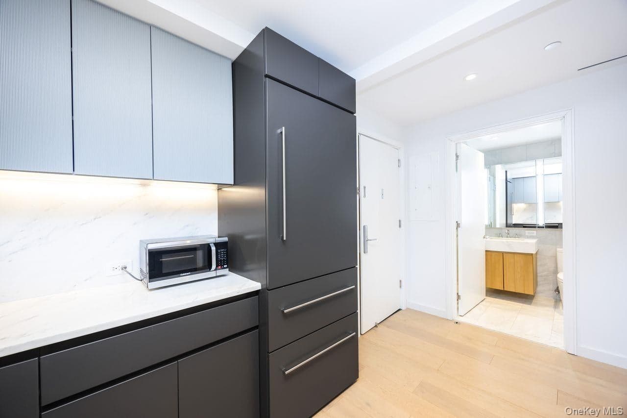 300 W 30th Street Unit: 10D thumbnail 3
