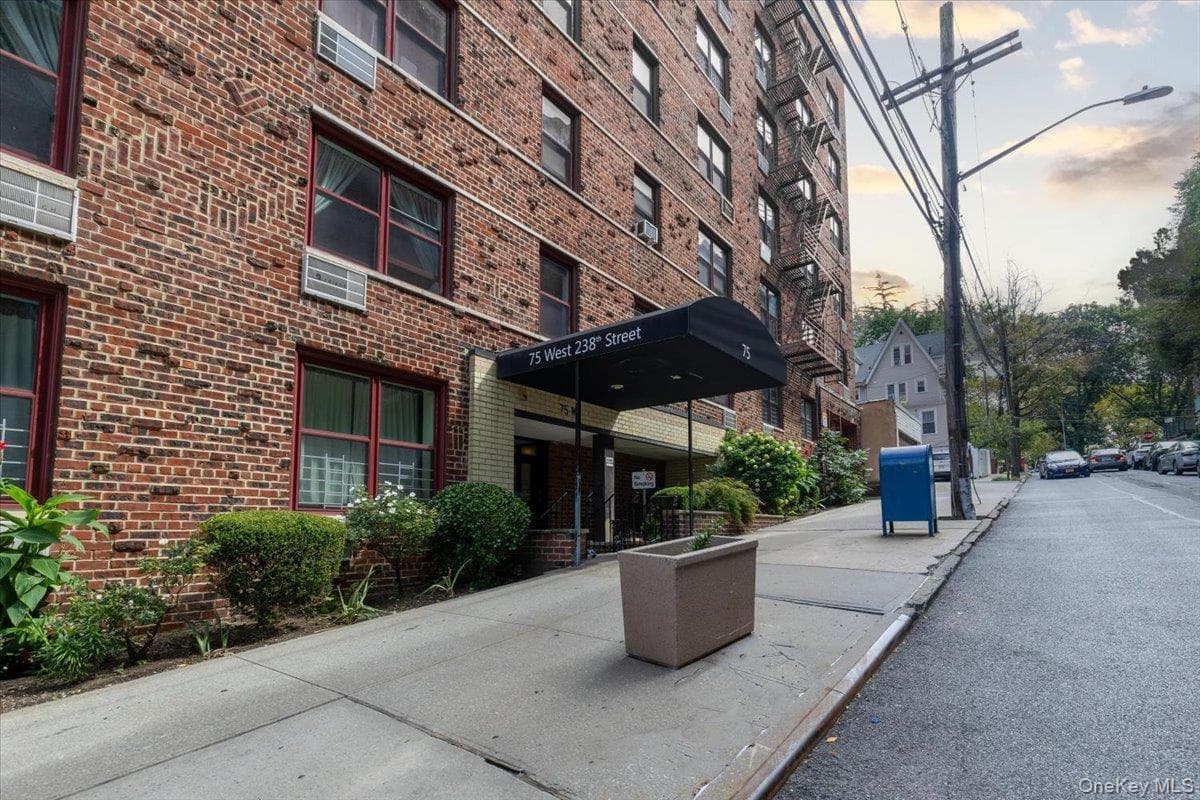 75 W 238th Street Unit: 2D photo 1