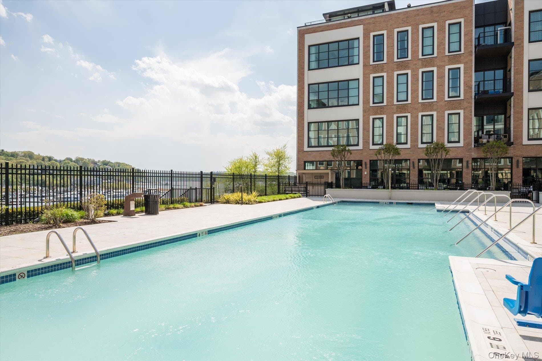 100 Garvies Point Road Unit: 1042 thumbnail 3