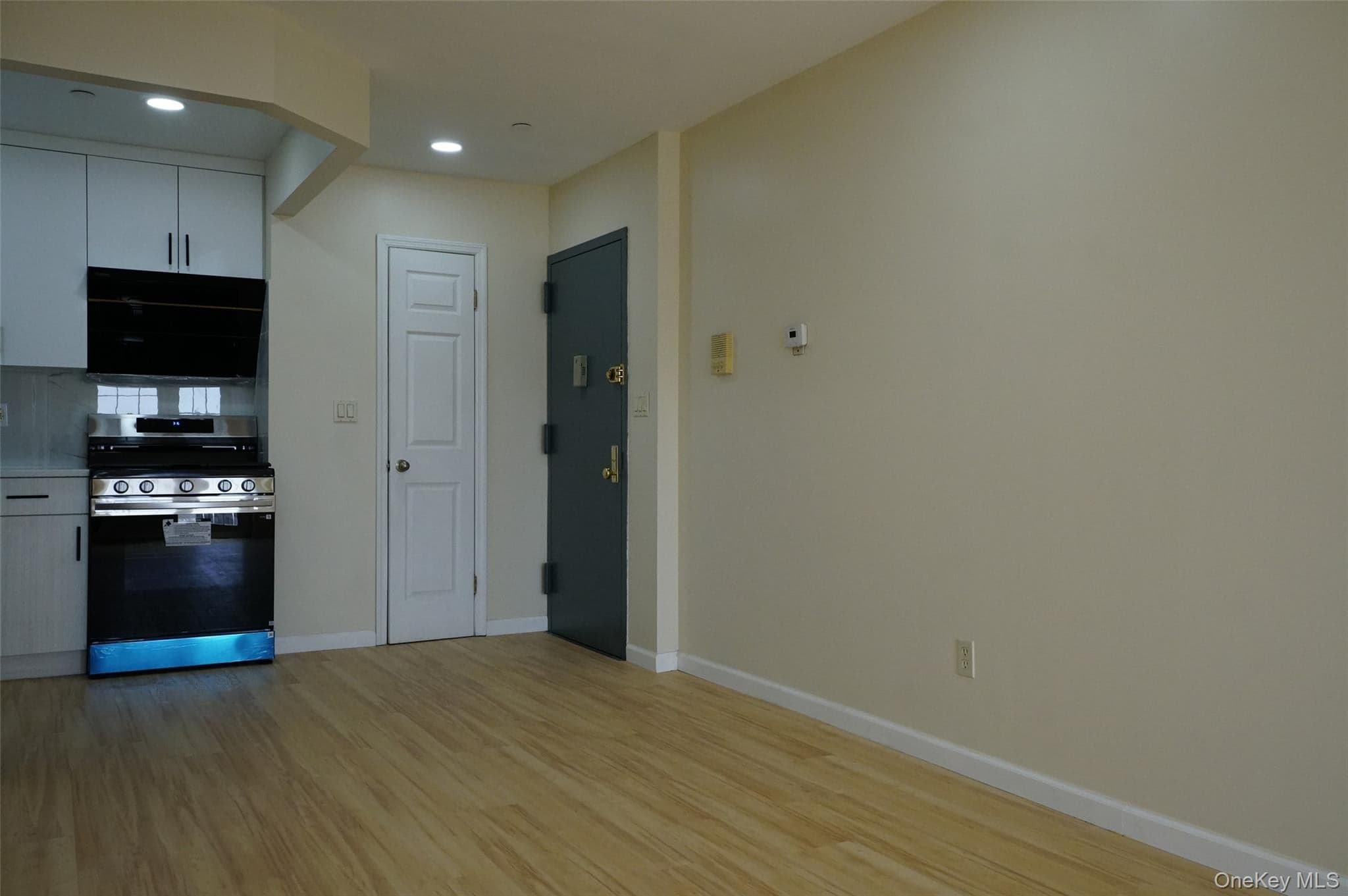 41-35 67th Street Unit: 6B thumbnail 7