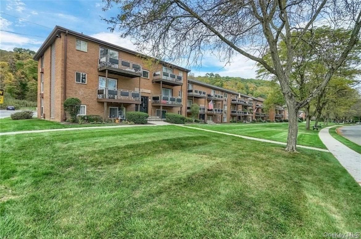47 Tanager Road Unit: 4702 photo 1