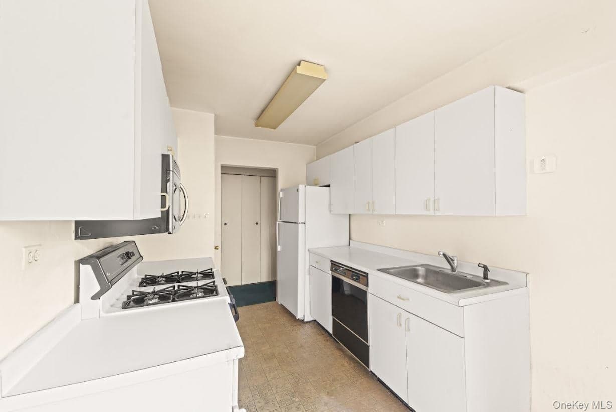 18-75 Corporal Kennedy Street Unit: 3J thumbnail 5