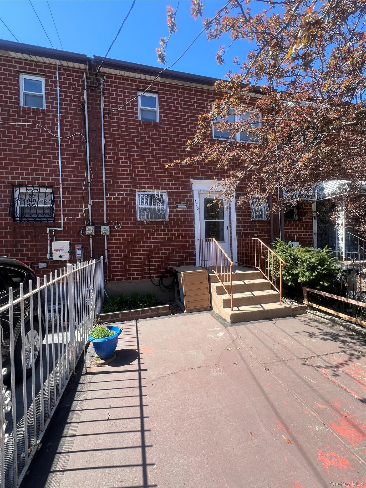 570 Christopher Avenue thumbnail 2