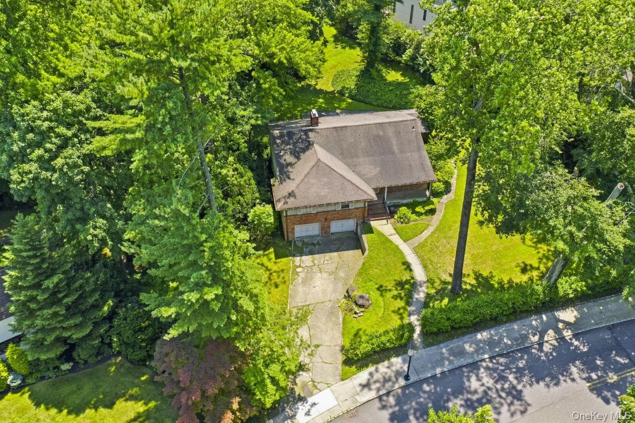 80 Nassau Drive thumbnail 2