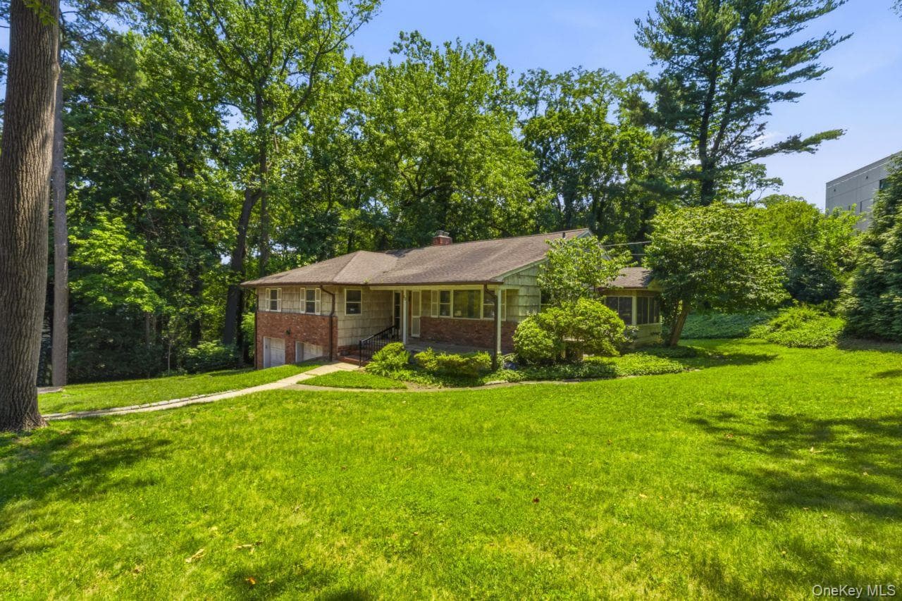 80 Nassau Drive thumbnail 4