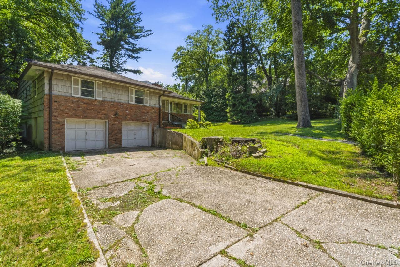 80 Nassau Drive thumbnail 11