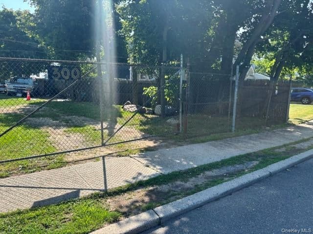 300 Brook Avenue, Bay Shore