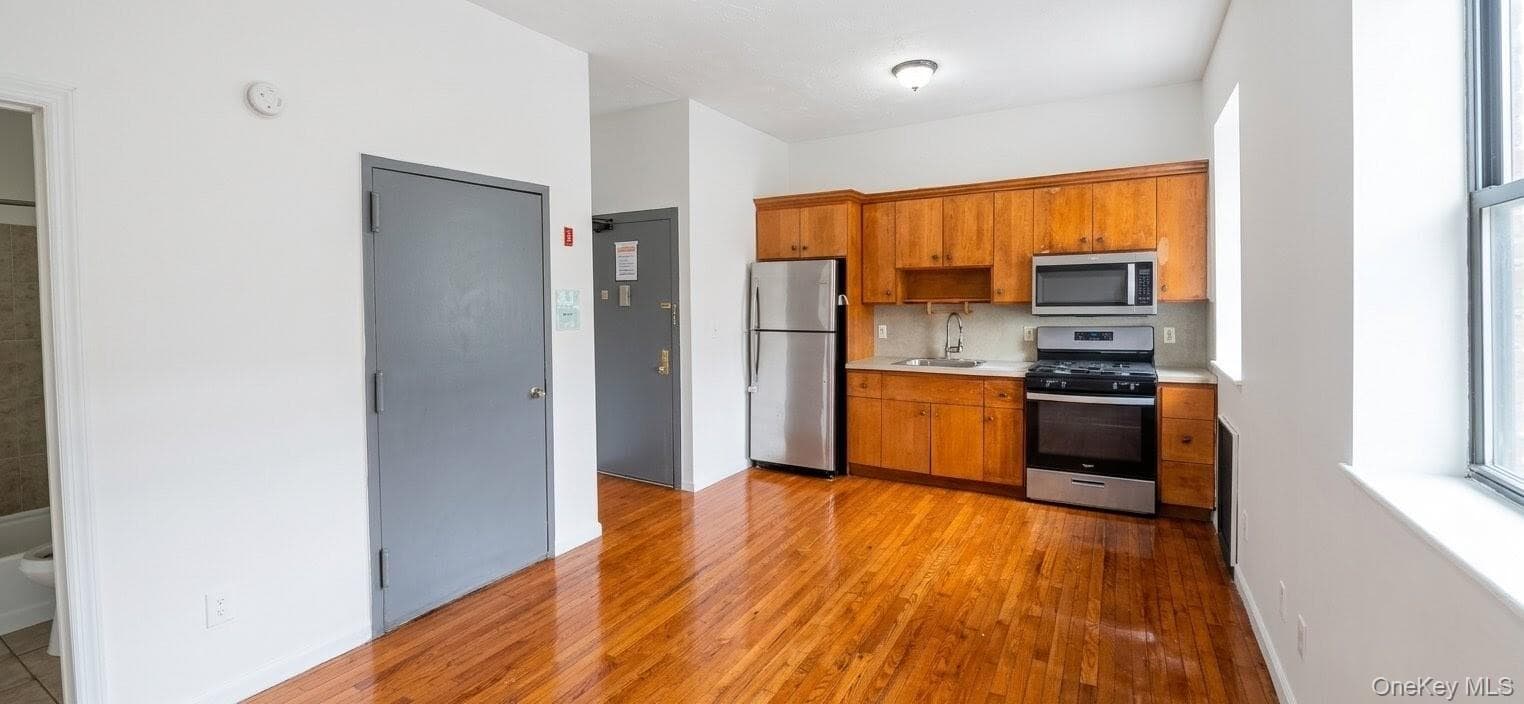 576 Ridgewood Avenue thumbnail 8