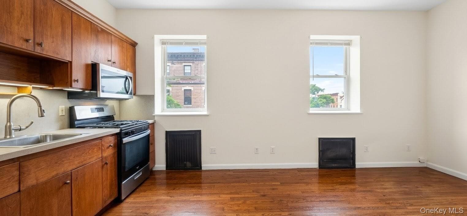 576 Ridgewood Avenue thumbnail 7