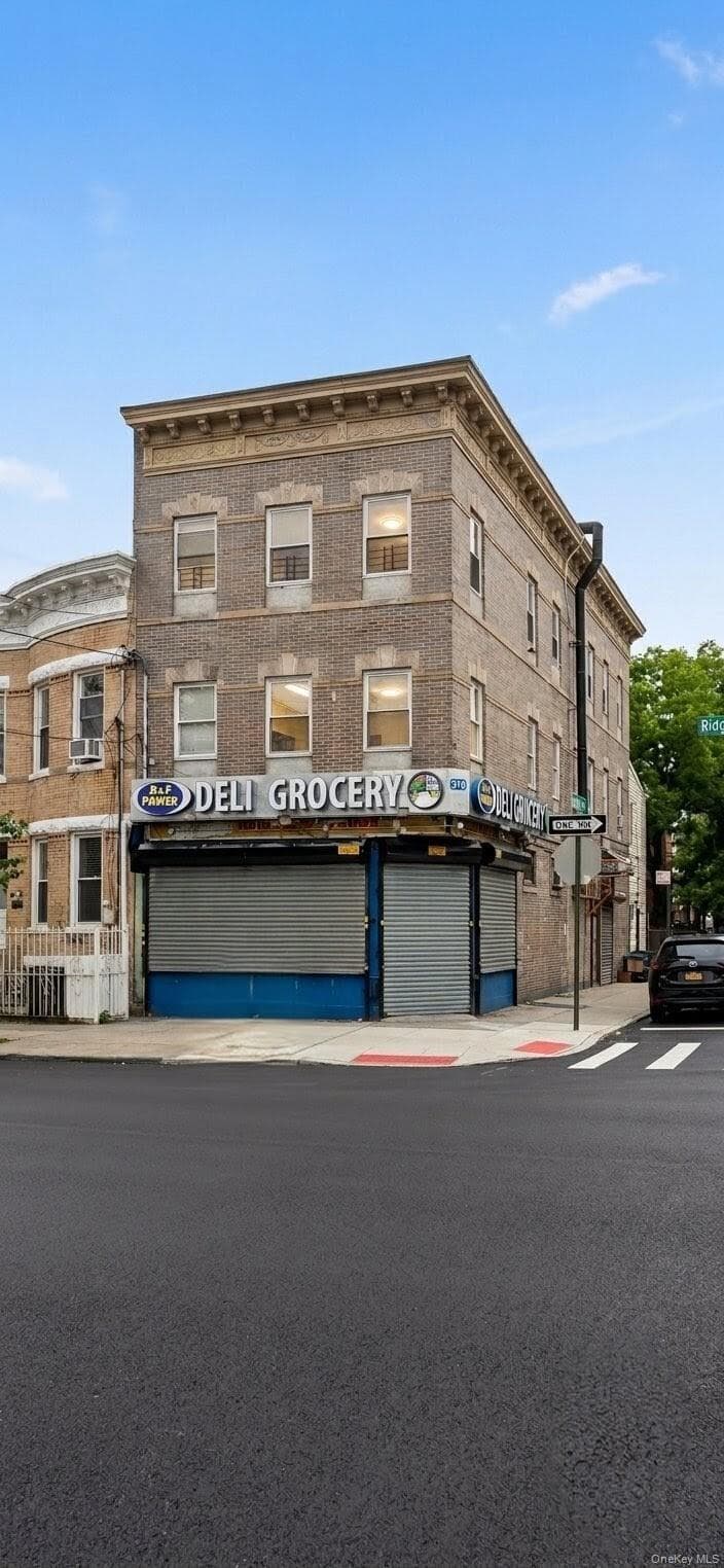 576 Ridgewood Avenue thumbnail 2