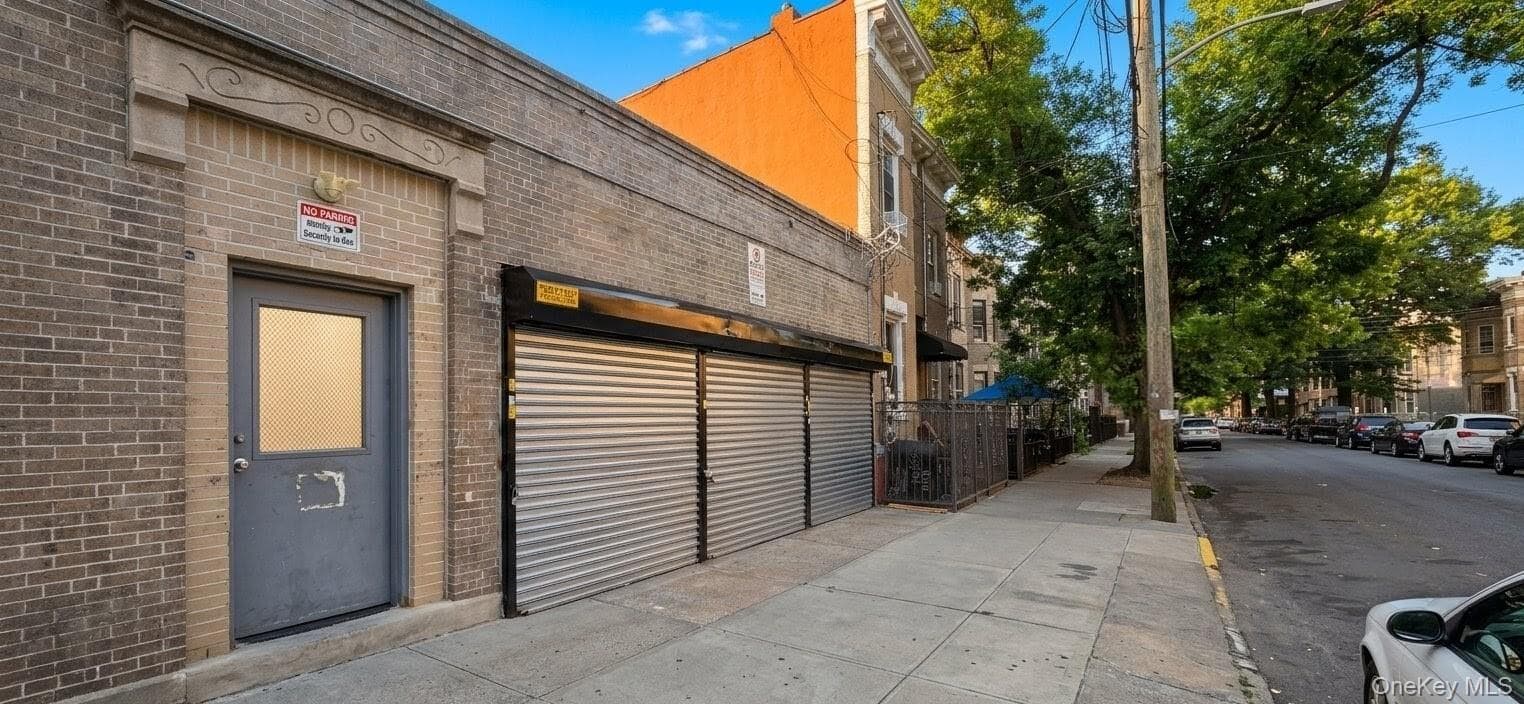 576 Ridgewood Avenue thumbnail 4