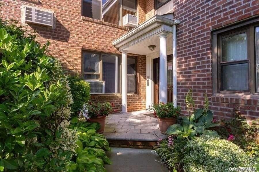 1213 E Broadway Unit: B24 thumbnail 2
