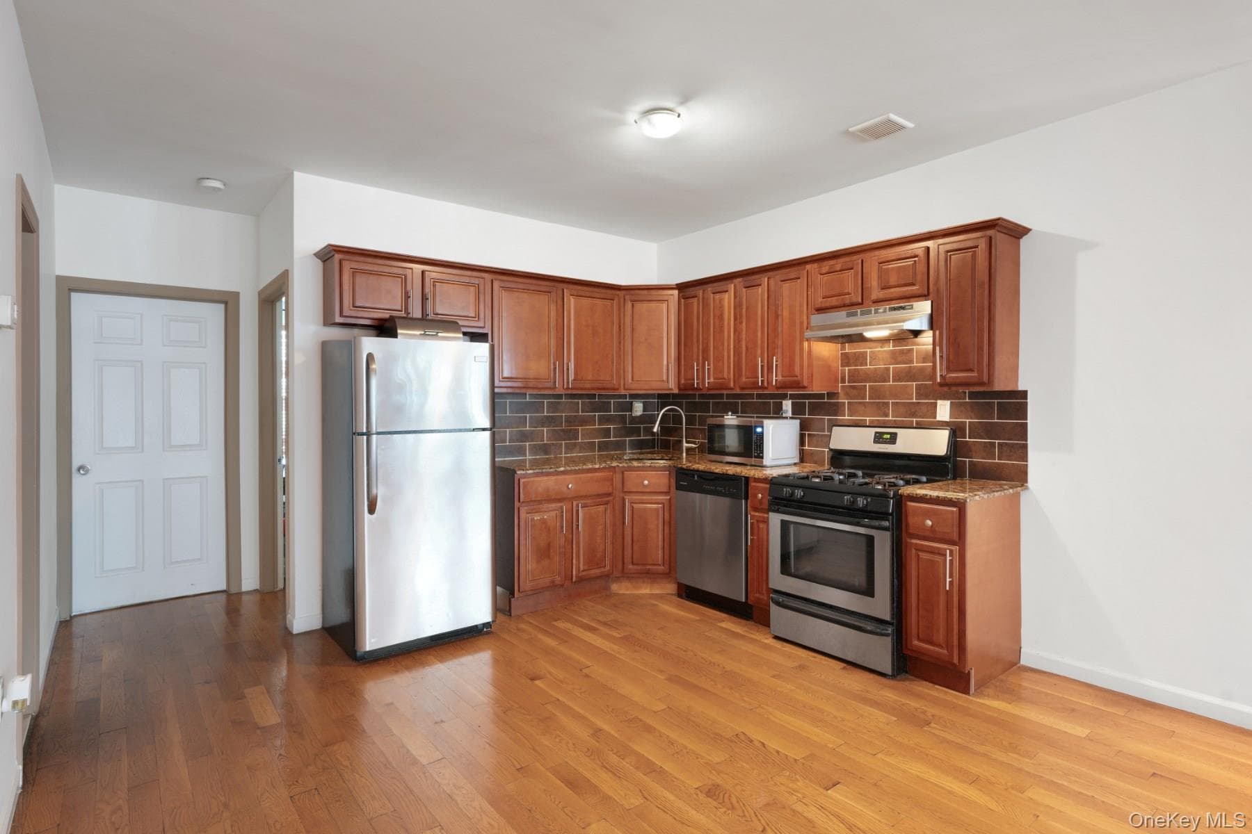 479 Bainbridge Street thumbnail 10