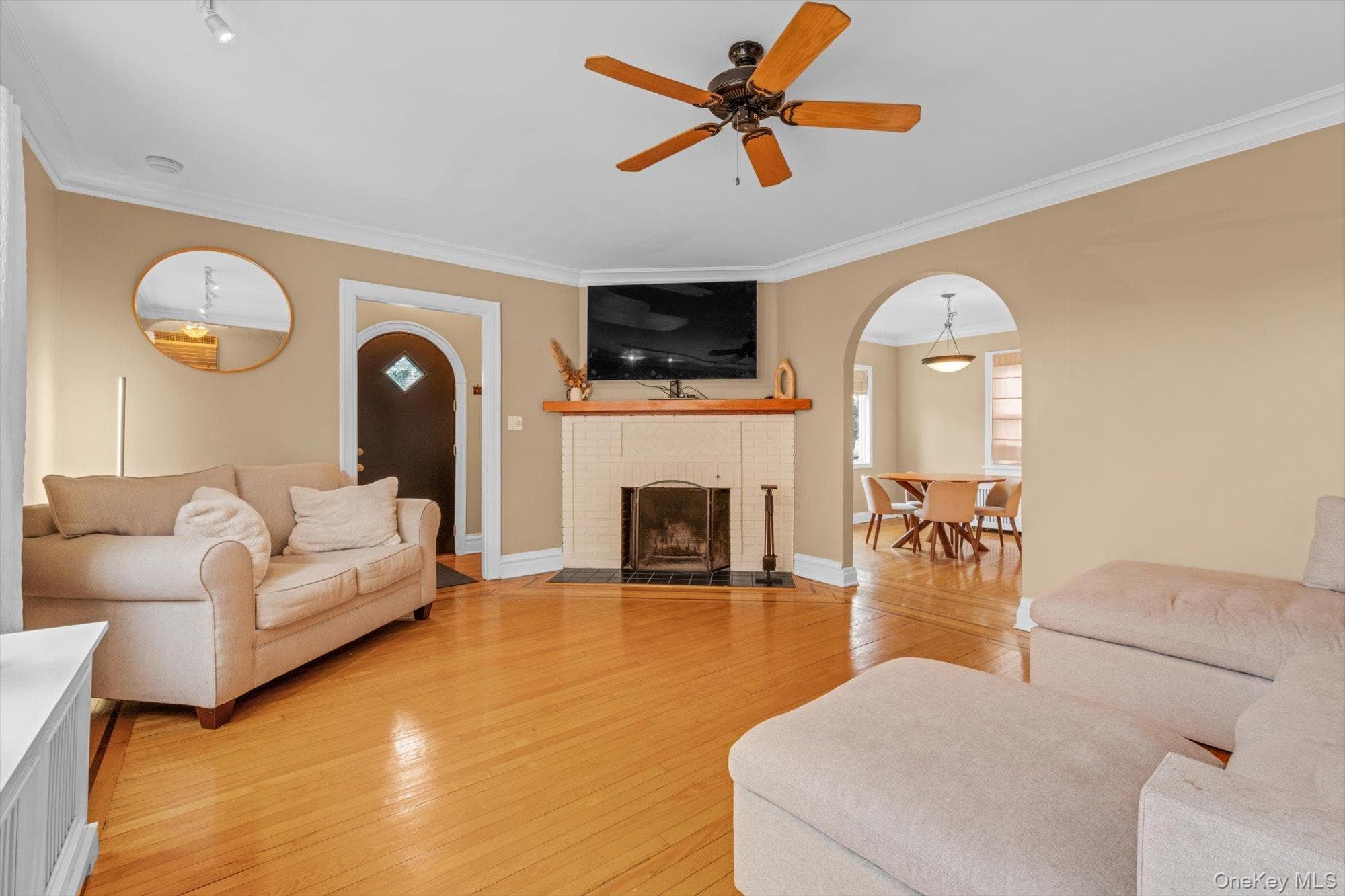 21 Hampton Avenue thumbnail 3