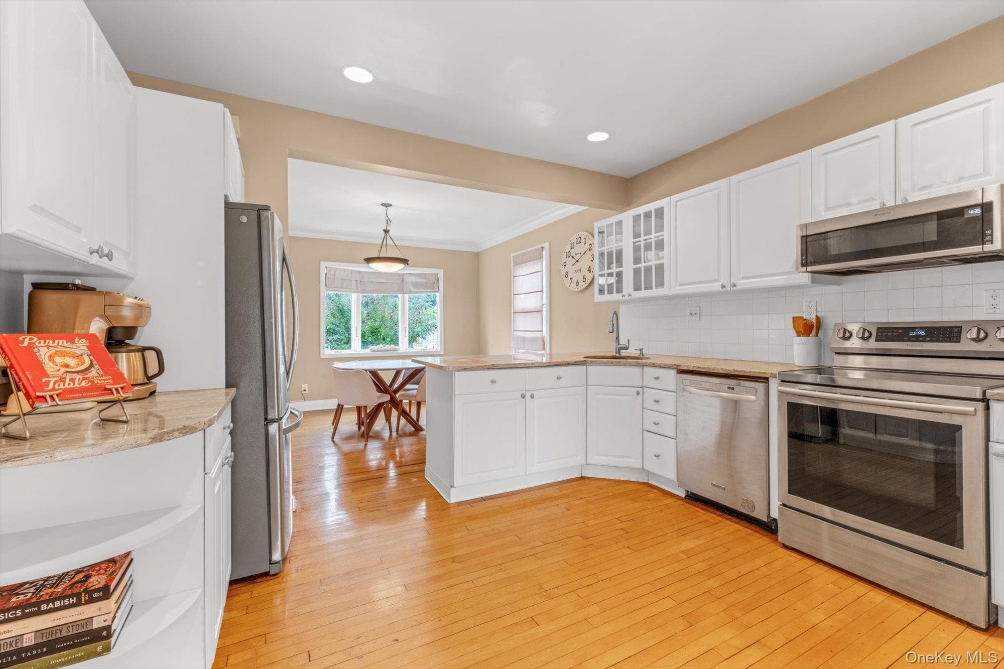 21 Hampton Avenue thumbnail 8