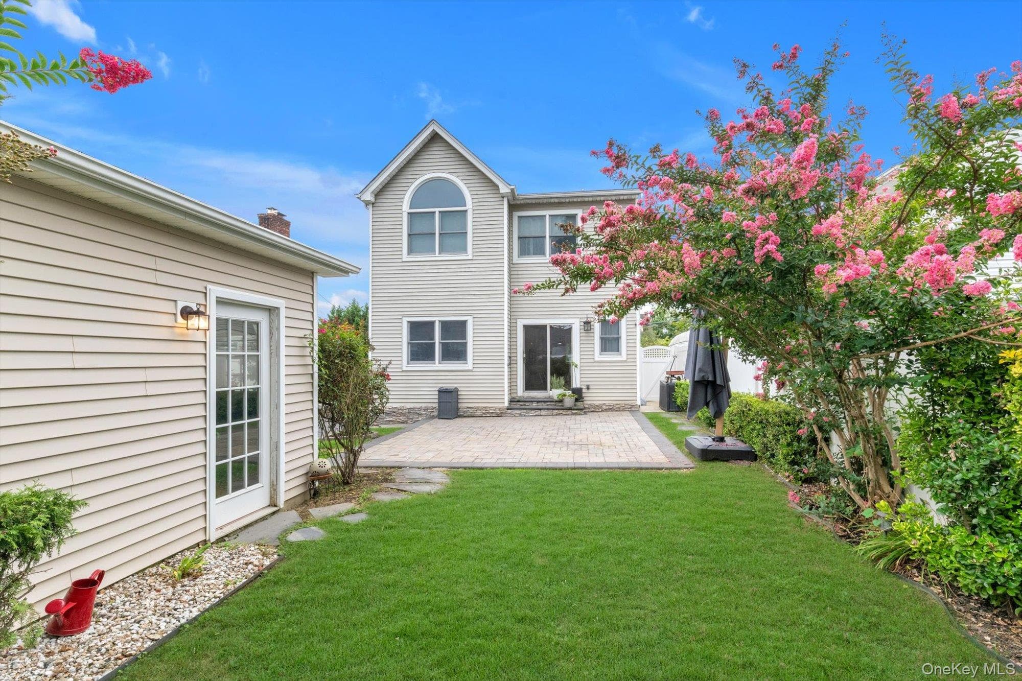 21 Hampton Avenue thumbnail 11