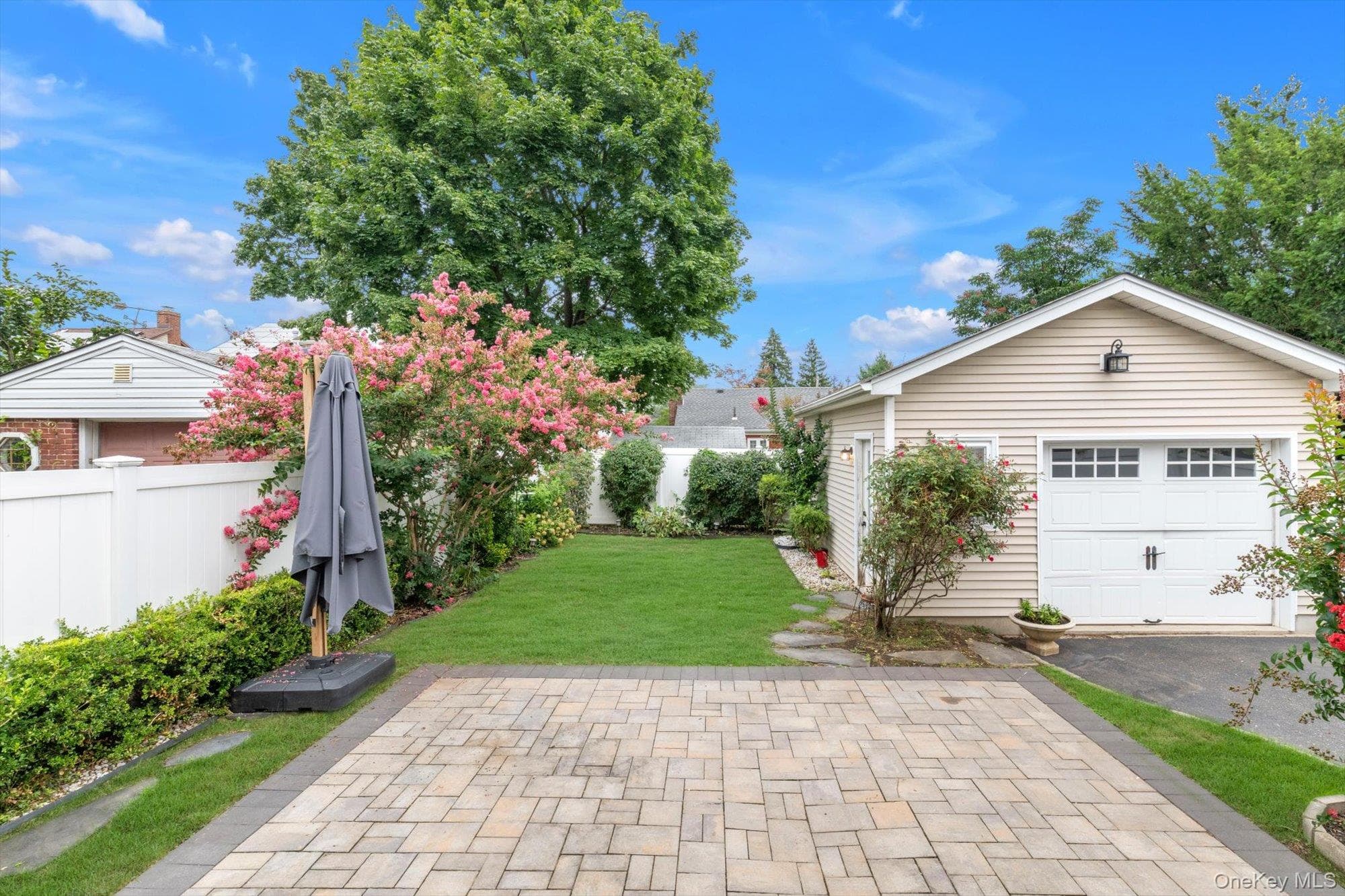 21 Hampton Avenue thumbnail 12