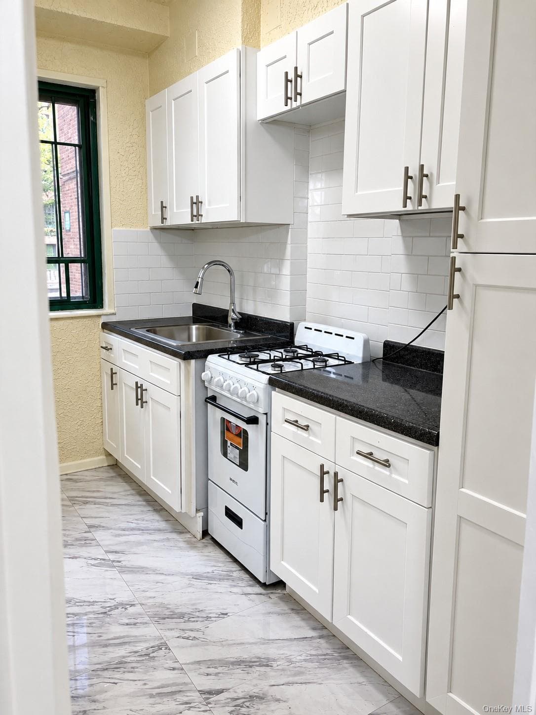 1563 Metropolitan Avenue Unit: ME photo 1