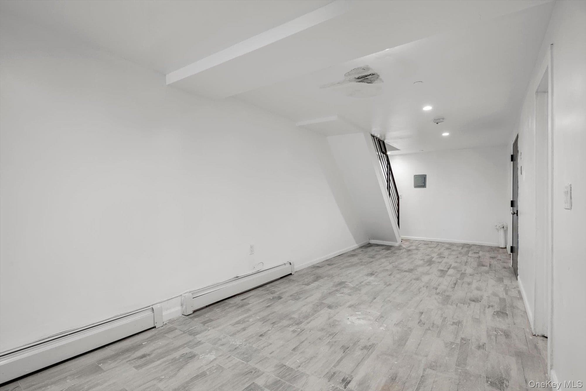 2437 Beach Channel Drive thumbnail 2