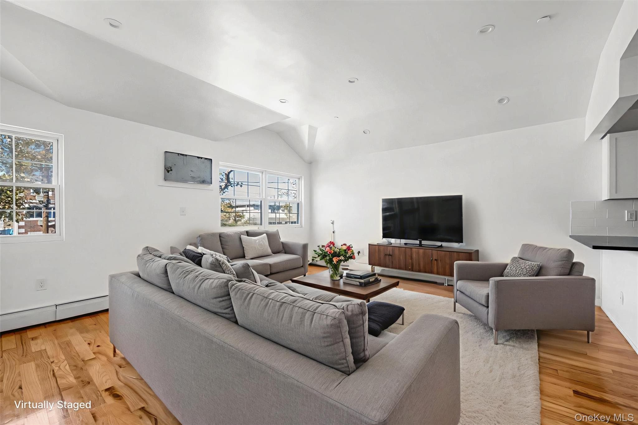 2437 Beach Channel Drive thumbnail 14
