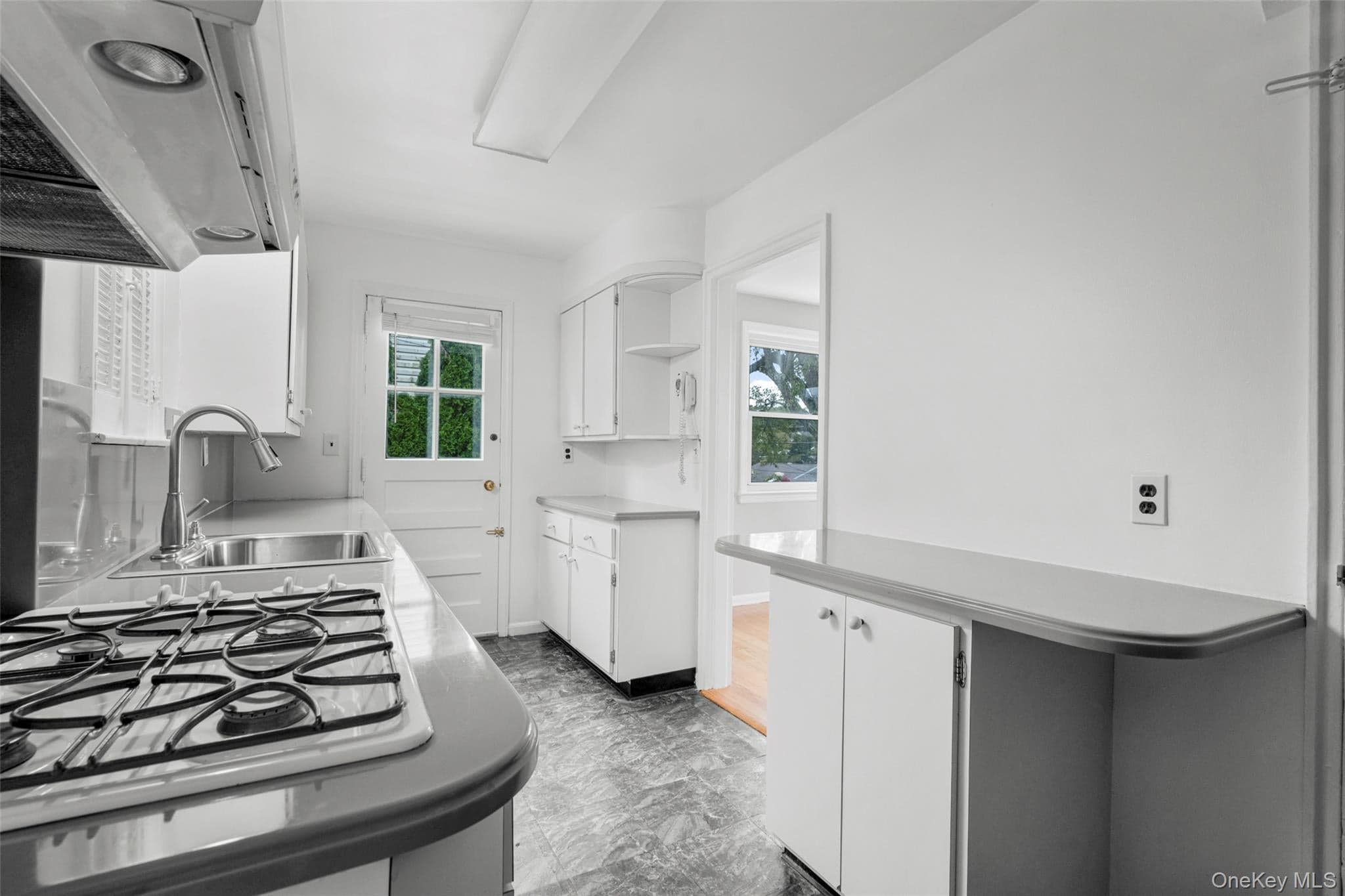 47 Whitman Road thumbnail 6