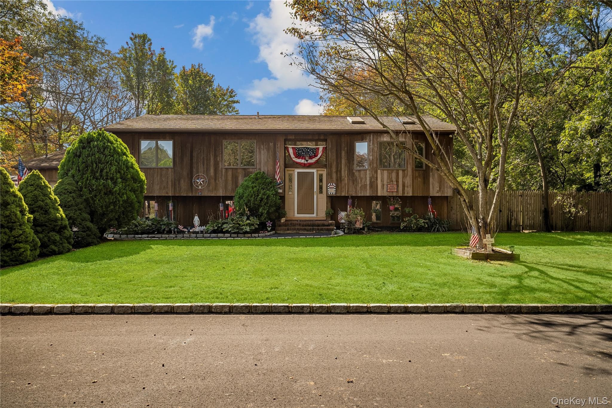 14 Mineola Street, Holtsville