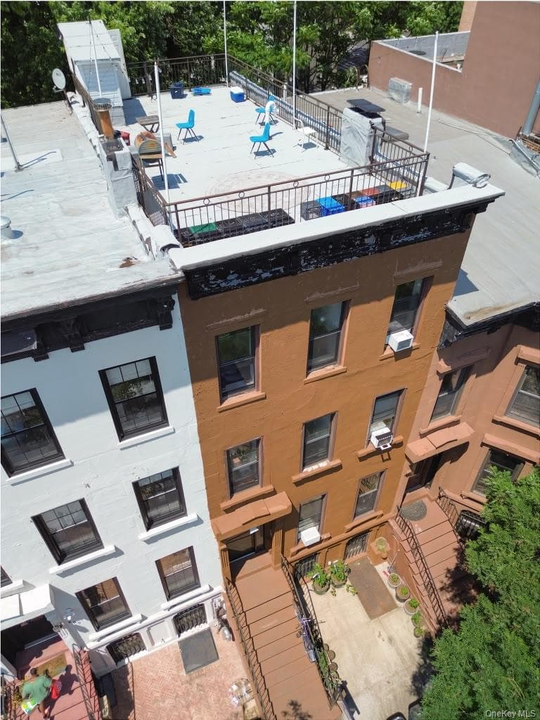 887 Lafayette Avenue thumbnail 2