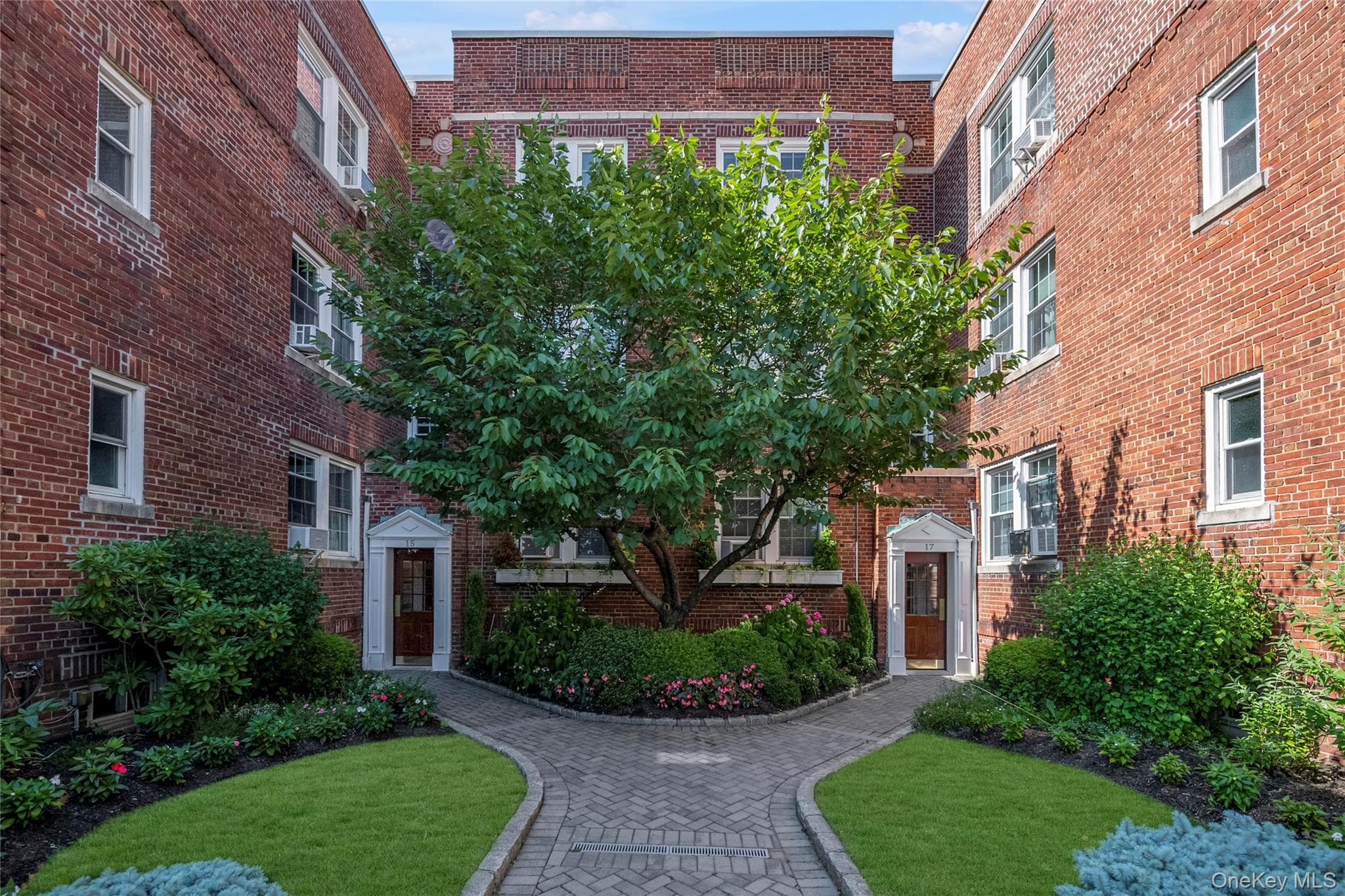 15 Gaynor Avenue Unit: 3E photo 1