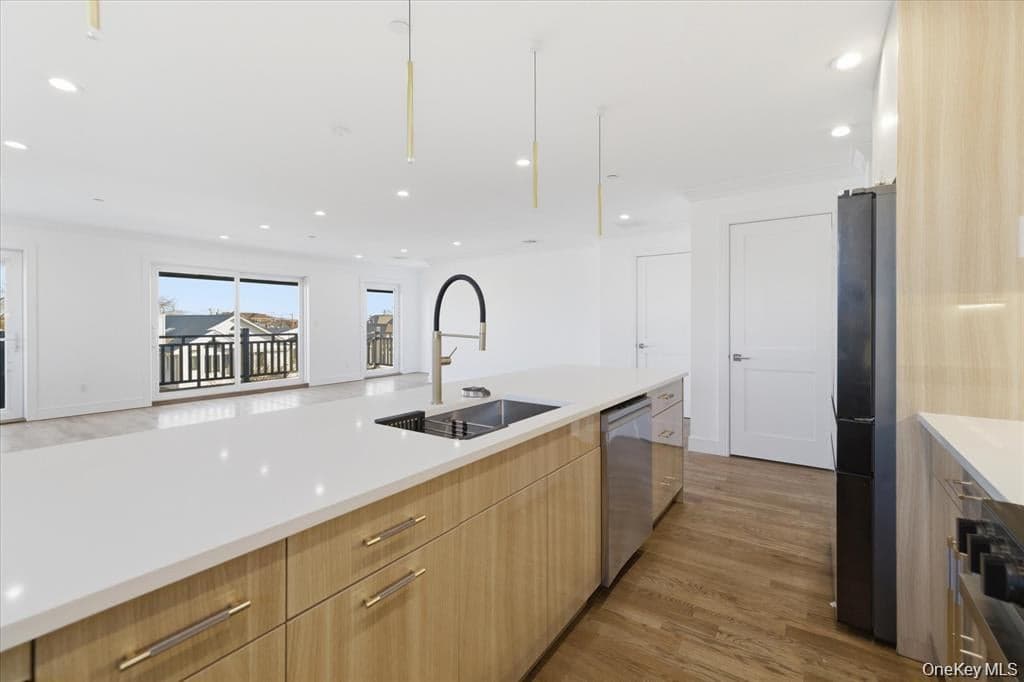 550 E Harrison Street thumbnail 10