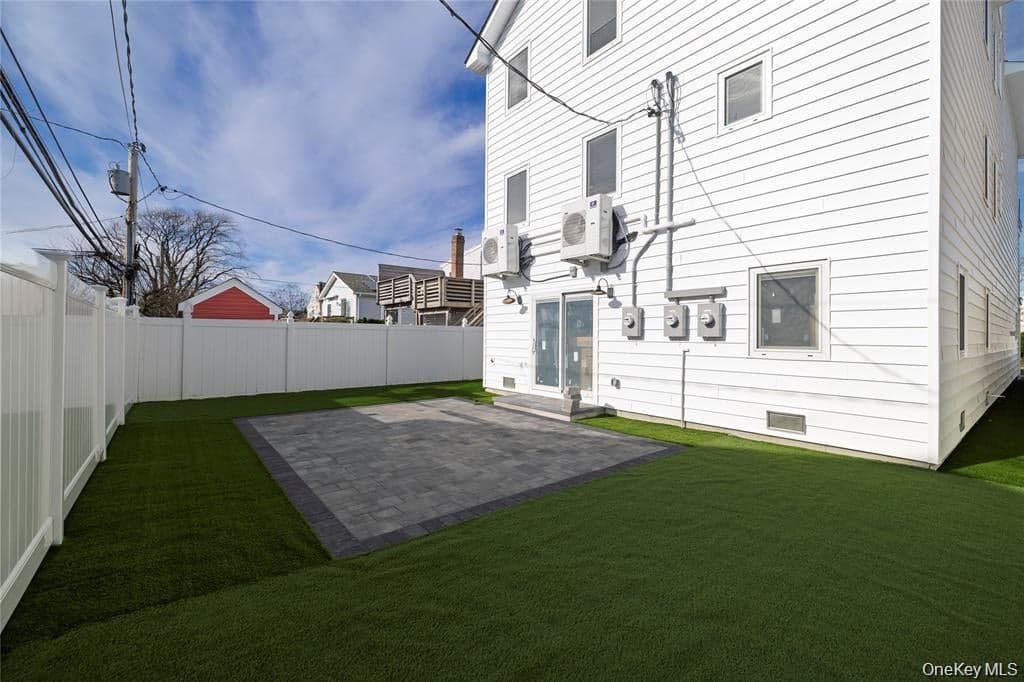 550 E Harrison Street thumbnail 36
