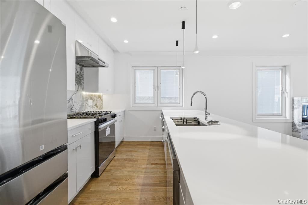550 E Harrison Street thumbnail 23