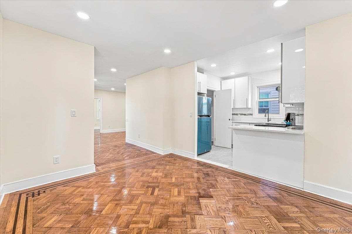 8402 Smedley Street thumbnail 7