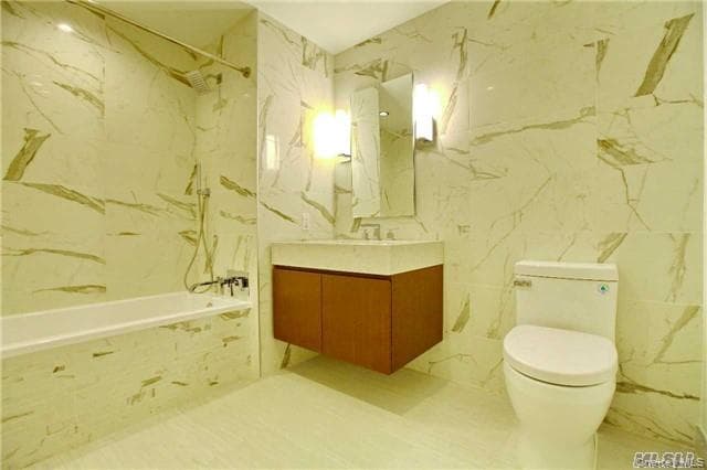 13835 39th Avenue Unit: 12L thumbnail 9