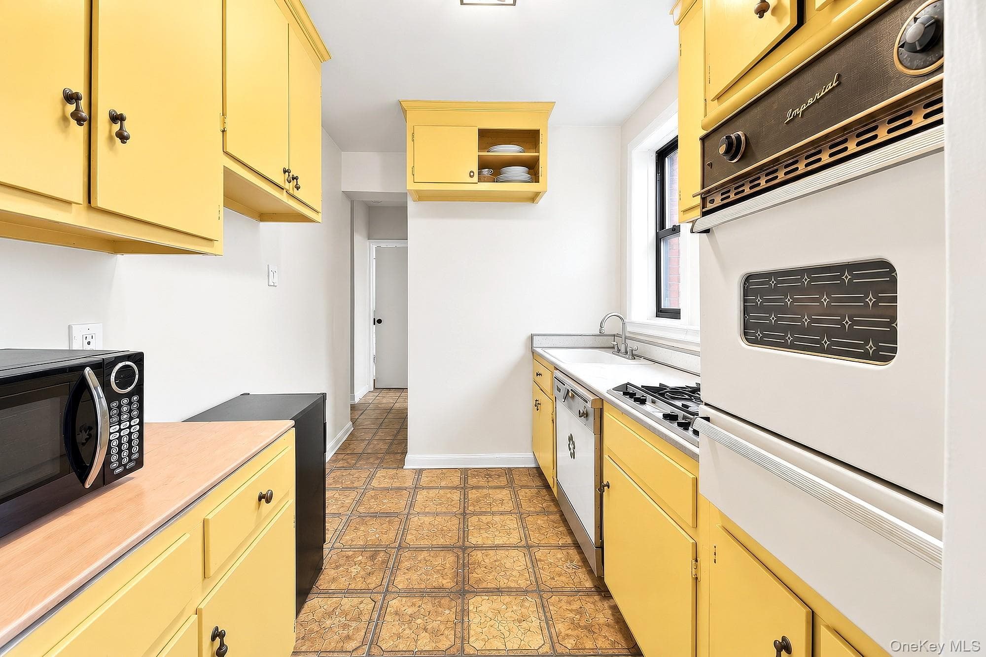 620 W 239th Street Unit: 2F thumbnail 6