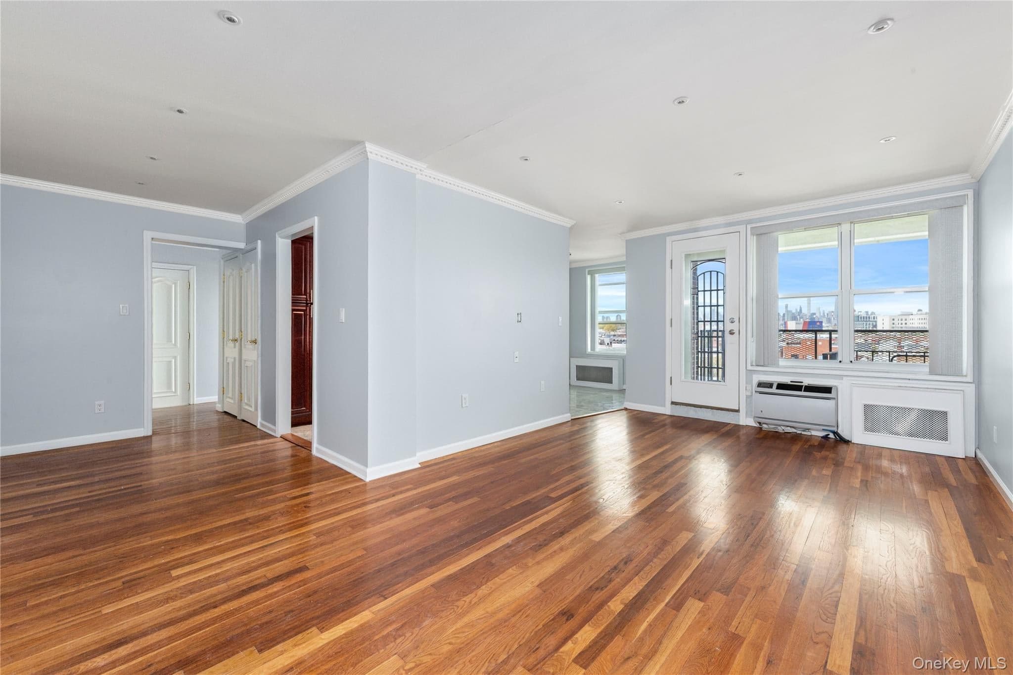 60th Street 34th Avenue Unit: 6D thumbnail 3