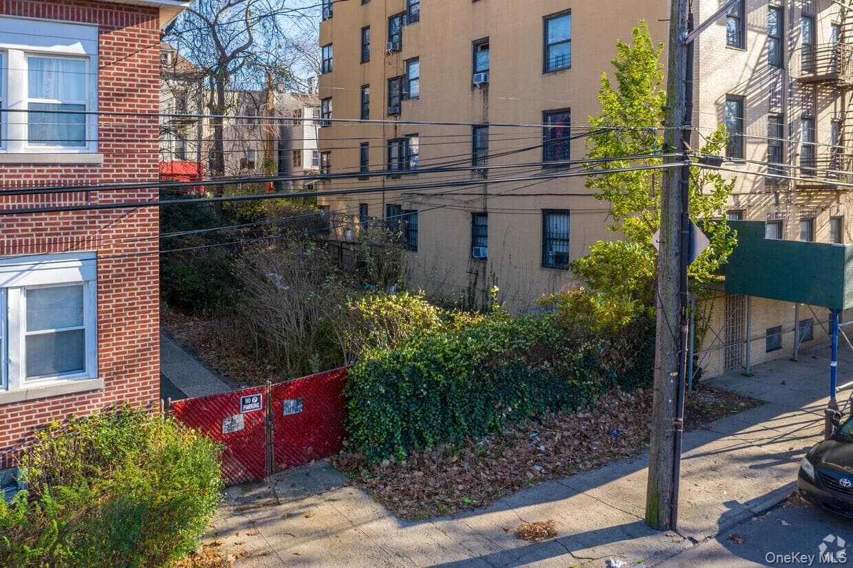 3754 Bronx Boulevard thumbnail 2
