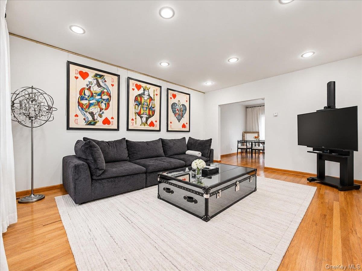 7551 Utopia Parkway thumbnail 2